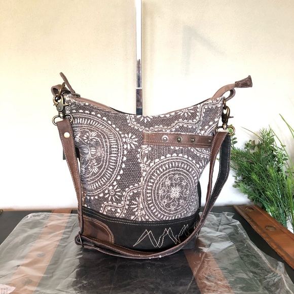 Myra Bag Bags Vintage Carved Crossbody Canvas Leather Purse Nwt